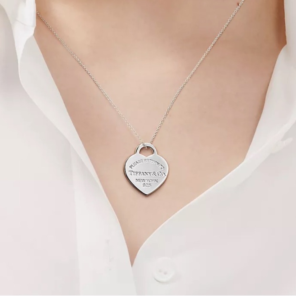 *FIRM* Tiffany & Co. Medium Heart Tag Necklace.